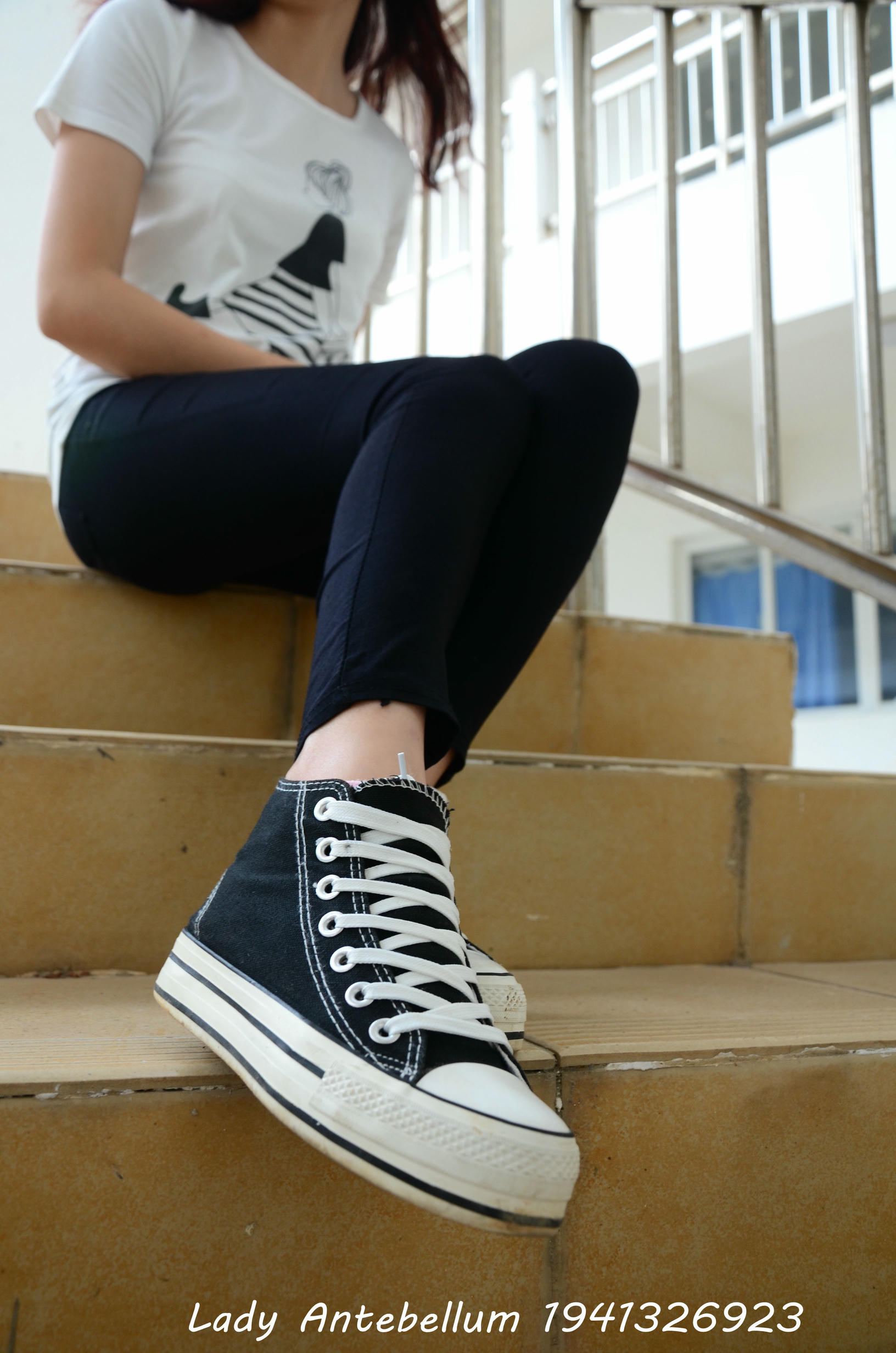 [战前女神] 恋足美腿棉袜女神级摄影套图 085 [79P-136MB]_第1集