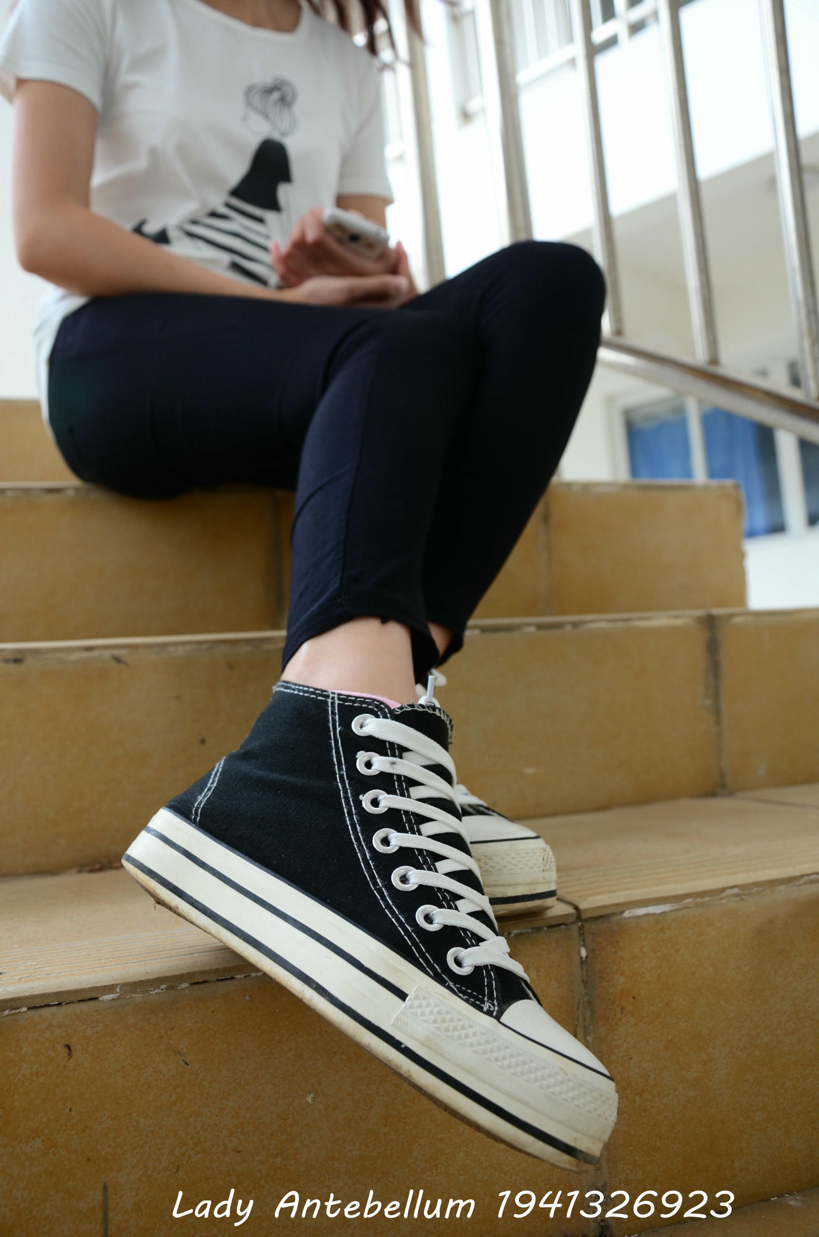 [战前女神] 恋足美腿棉袜女神级摄影套图 085 [79P-136MB]_第1集