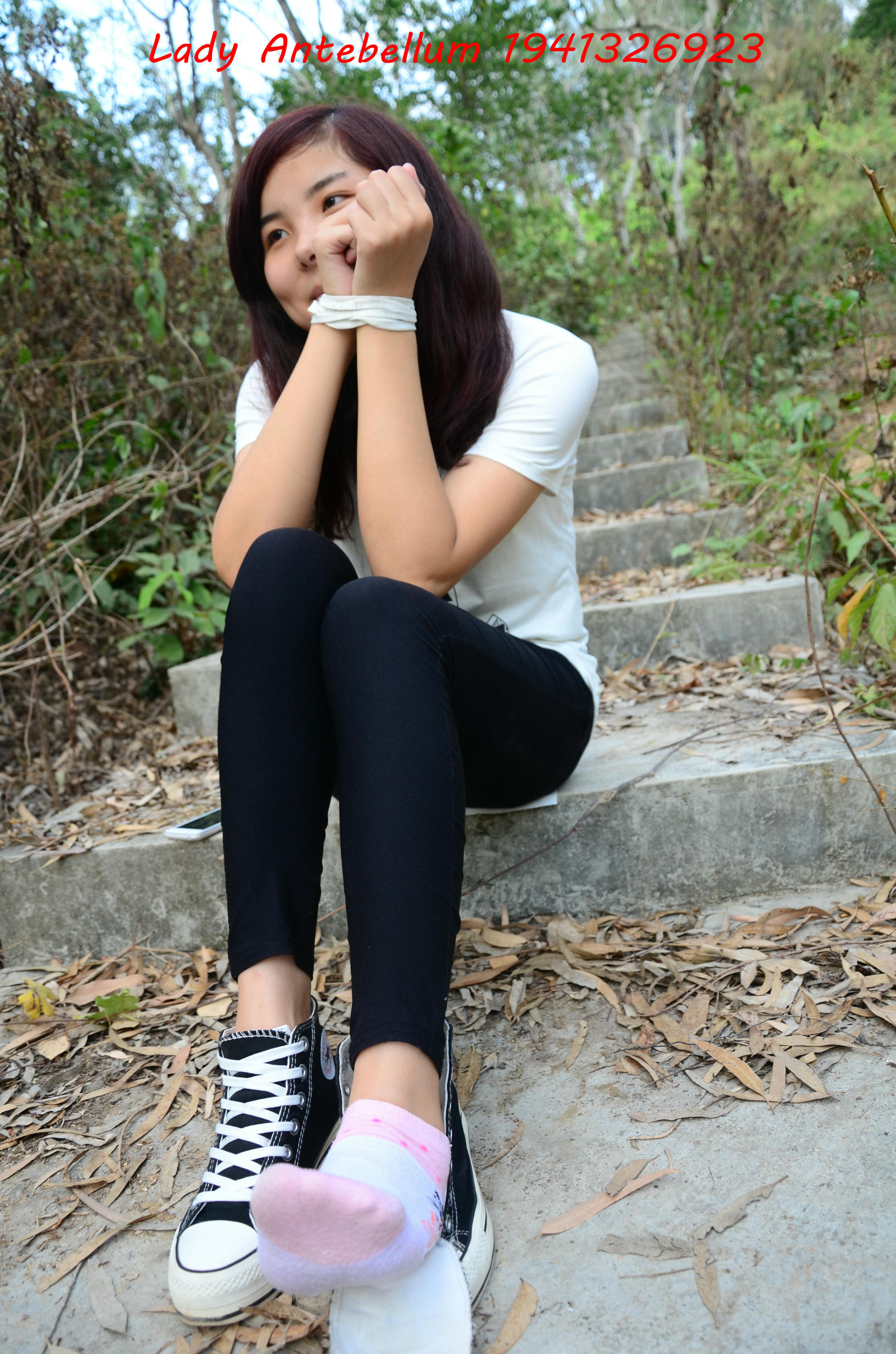 [战前女神] 恋足美腿棉袜女神级摄影套图 086 [92P-222MB]_第1集