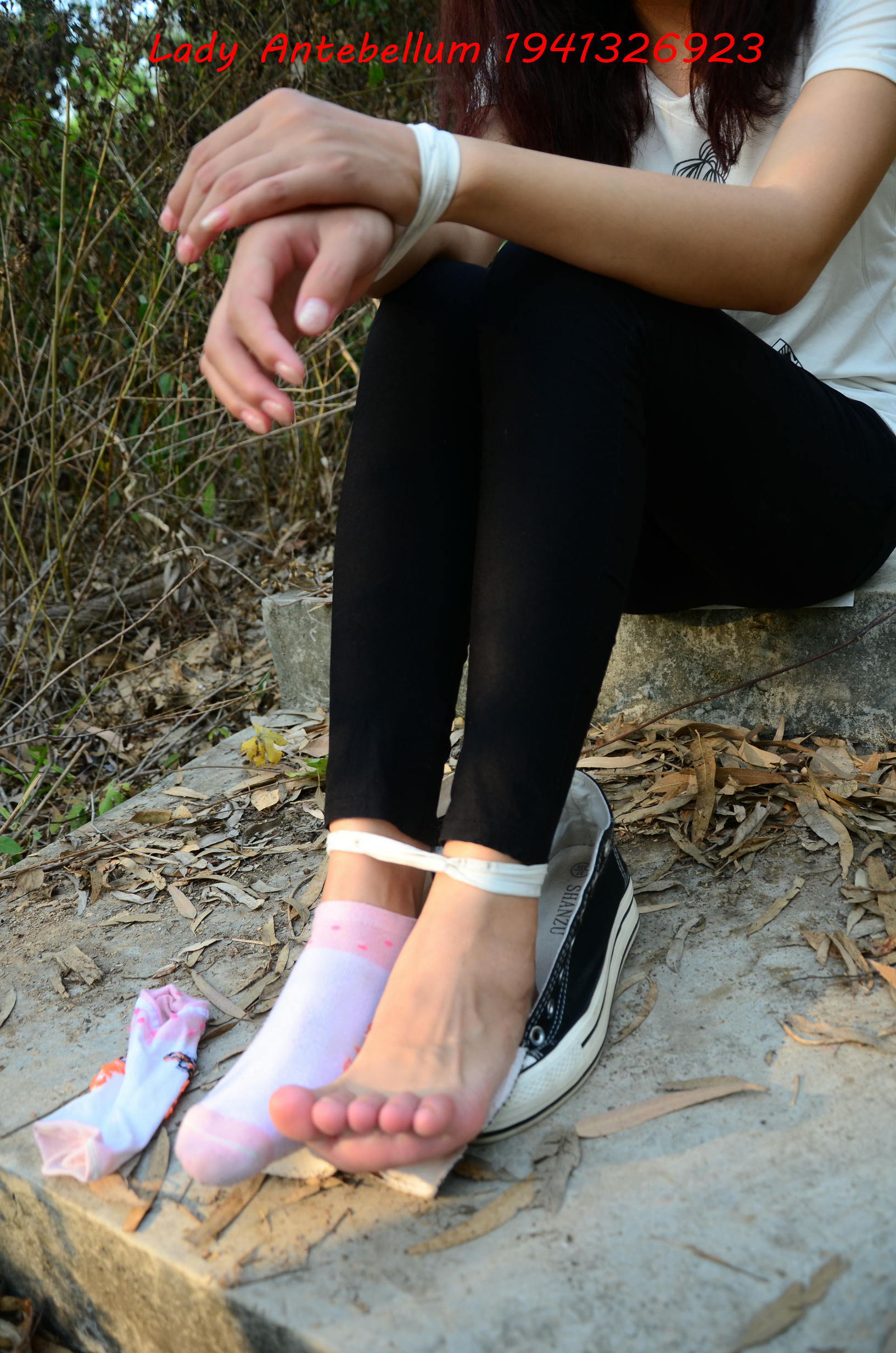 [战前女神] 恋足美腿棉袜女神级摄影套图 086 [92P-222MB]_第3集