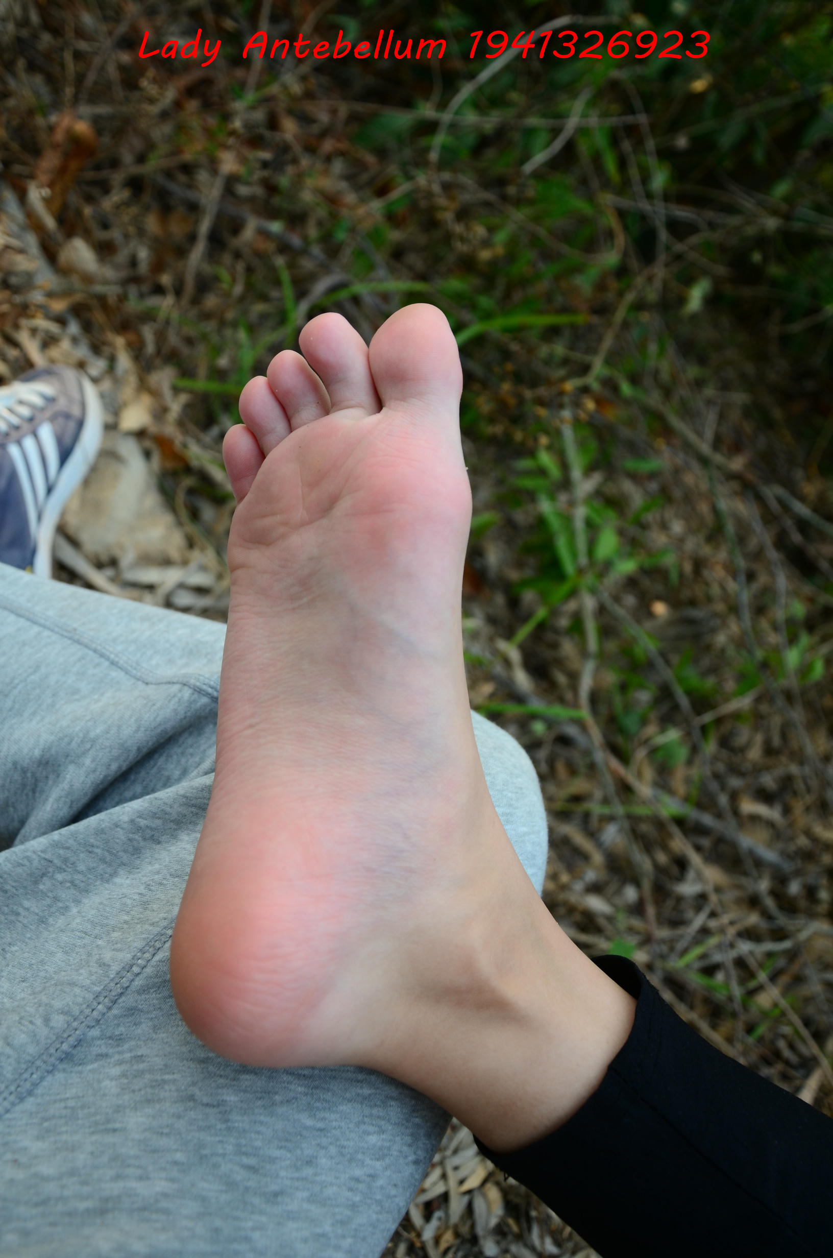 [战前女神] 恋足美腿棉袜女神级摄影套图 086 [92P-222MB]_第5集