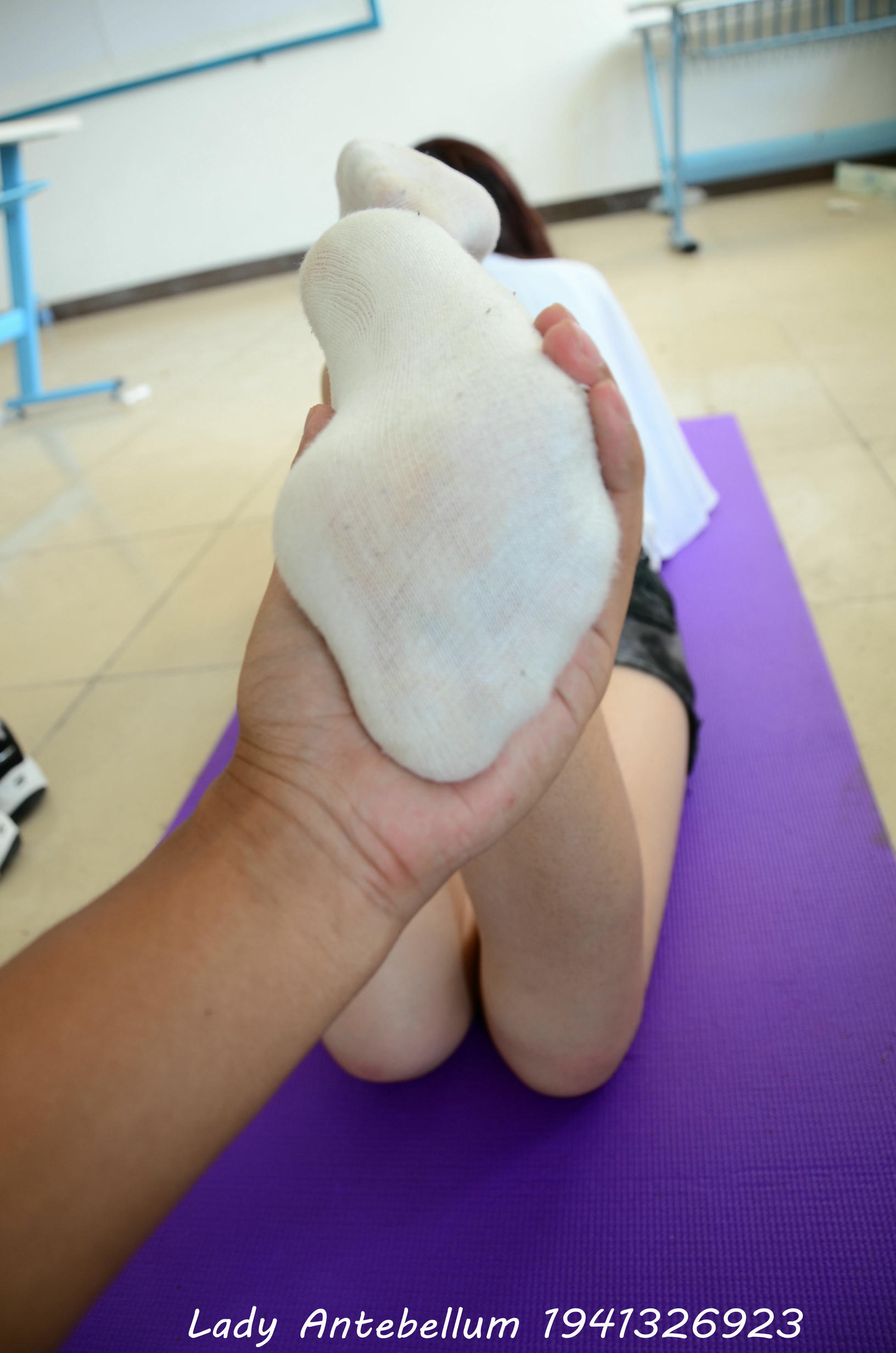 [战前女神] 恋足美腿棉袜女神级摄影套图 088 [107P-120MB]_第2集