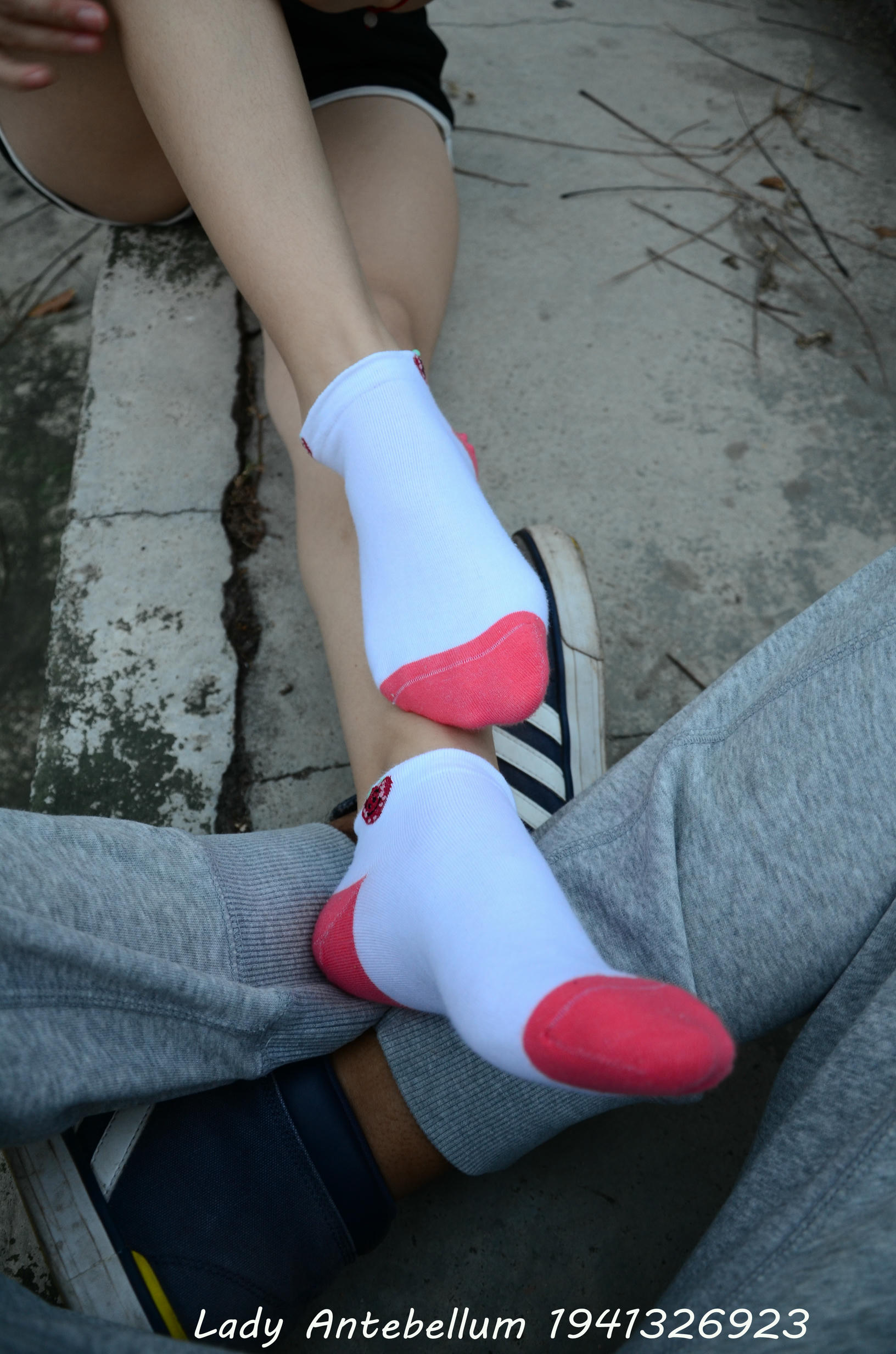 [战前女神] 恋足美腿棉袜女神级摄影套图 089 [88P-183MB]_第4集