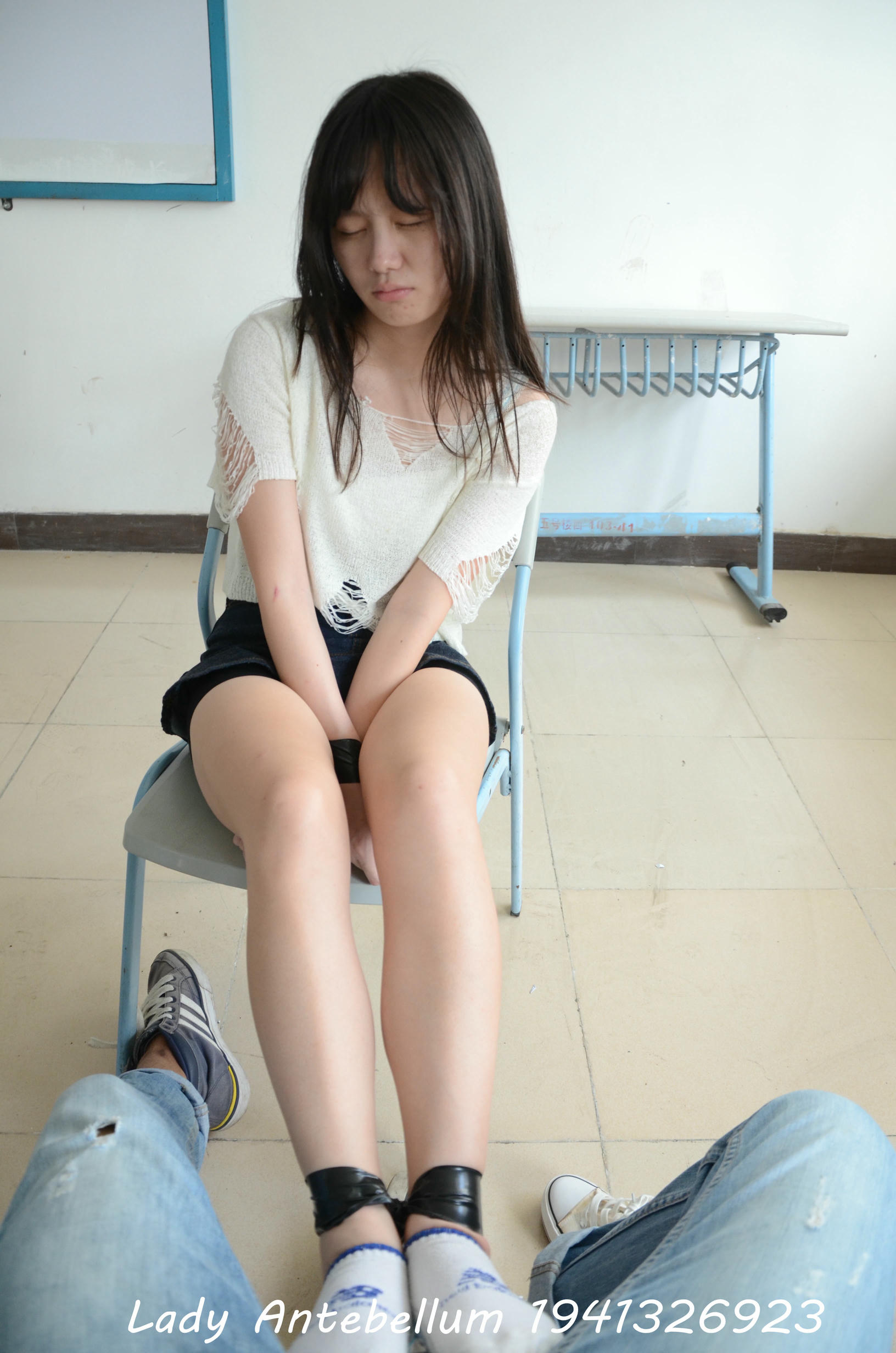 [战前女神] 恋足美腿棉袜女神级摄影套图 096 [105P-129MB]_第1集