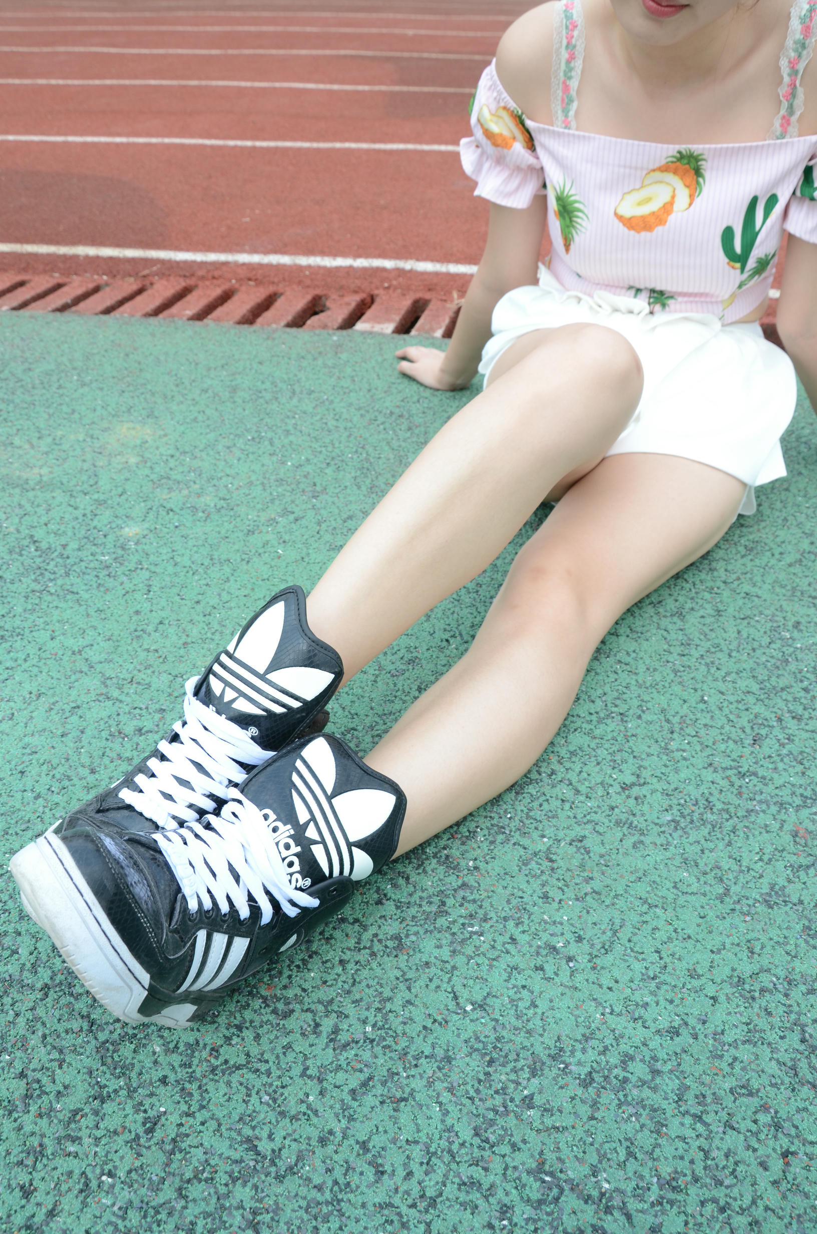 [战前女神] 恋足美腿棉袜女神级摄影套图 098 [140P-319MB]_第1集