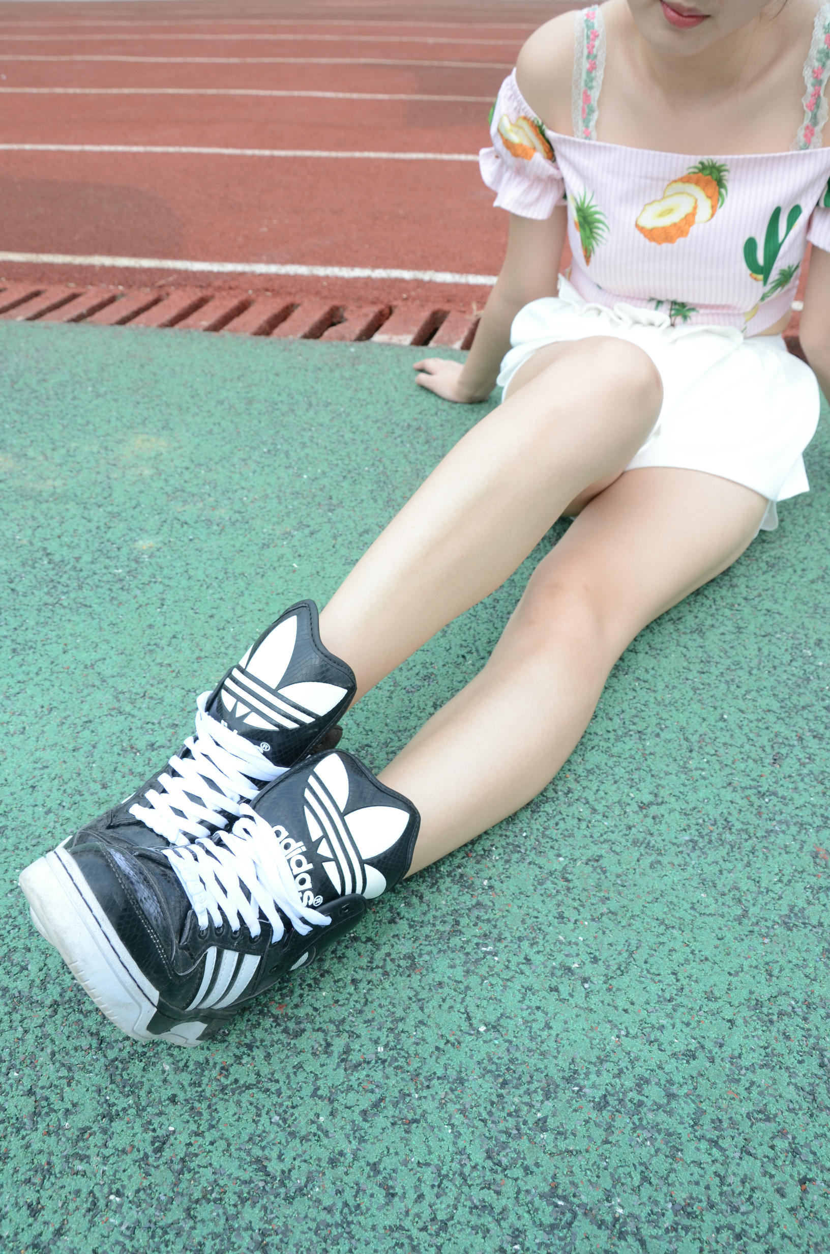 [战前女神] 恋足美腿棉袜女神级摄影套图 098 [140P-319MB]_第1集