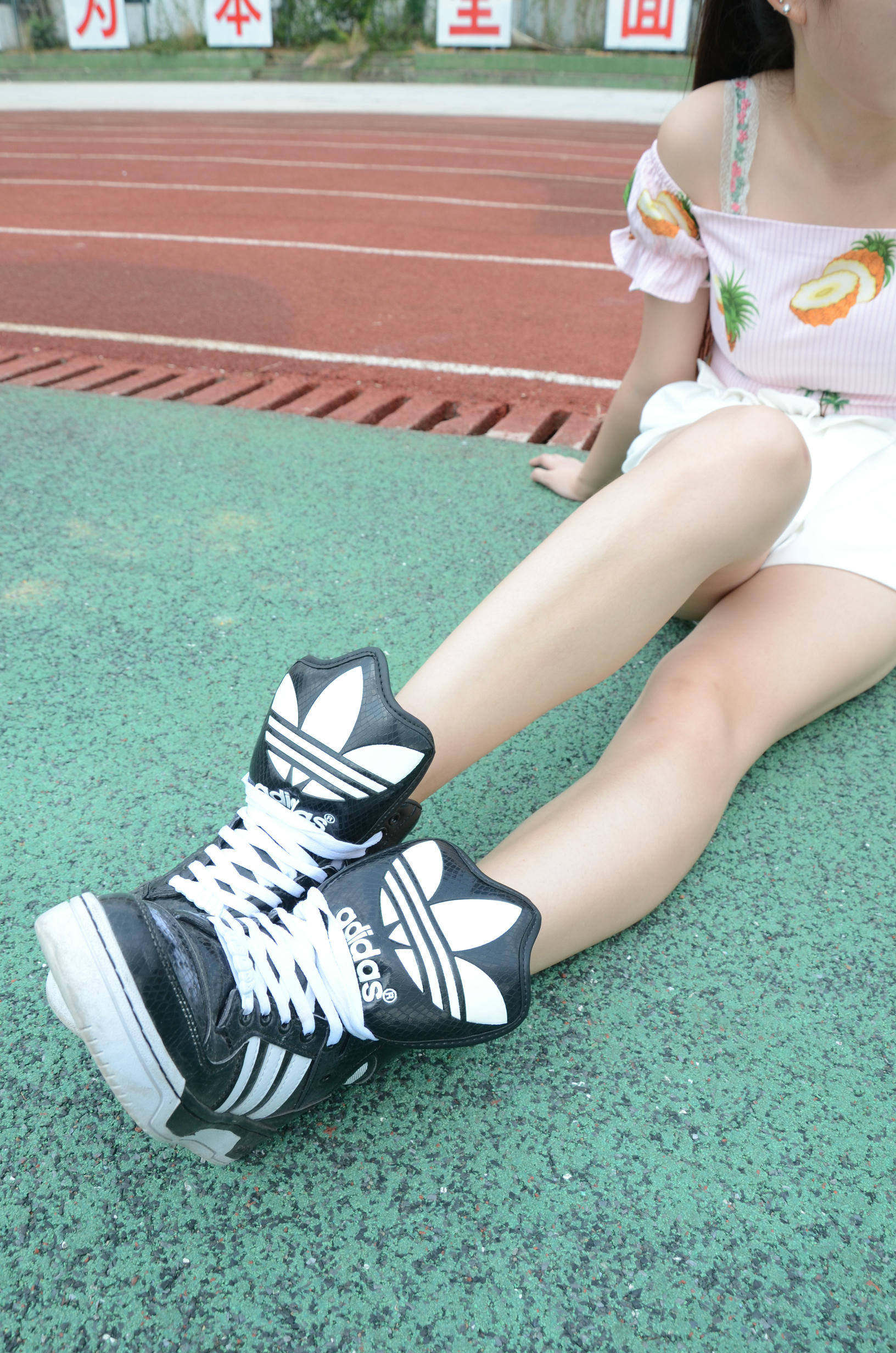 [战前女神] 恋足美腿棉袜女神级摄影套图 098 [140P-319MB]_第1集