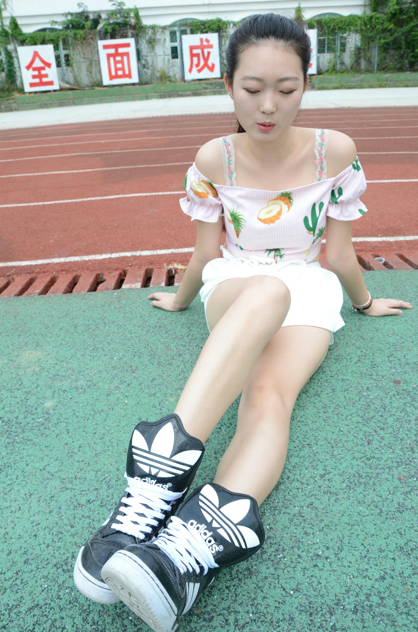 [战前女神] 恋足美腿棉袜女神级摄影套图 098 [140P-319MB]_第1集