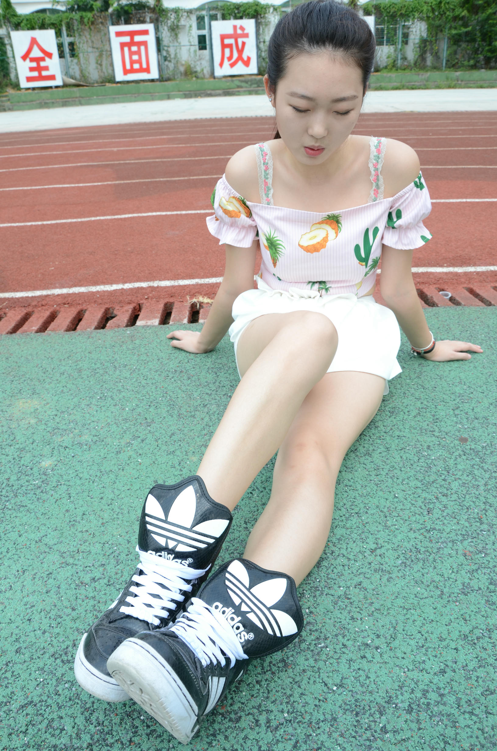 [战前女神] 恋足美腿棉袜女神级摄影套图 098 [140P-319MB]_第1集